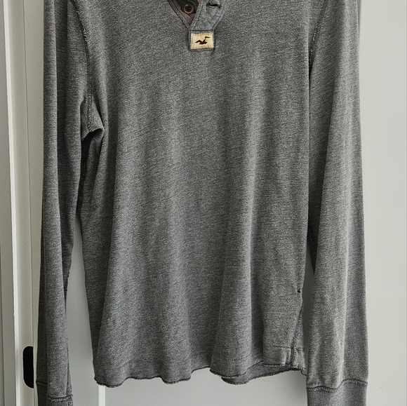 Hollister long sleeve - Picture 2 of 4